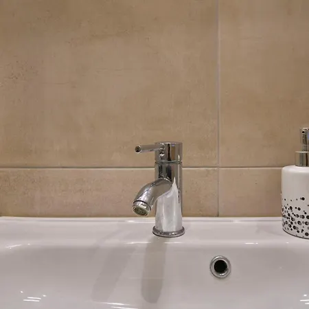 Proche De La Gare Flandres Apartment