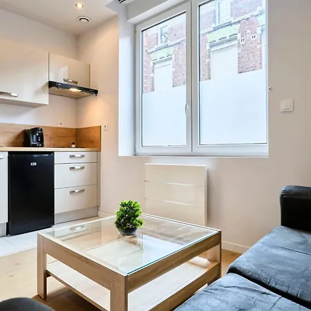 Proche De La Gare Flandres Apartment